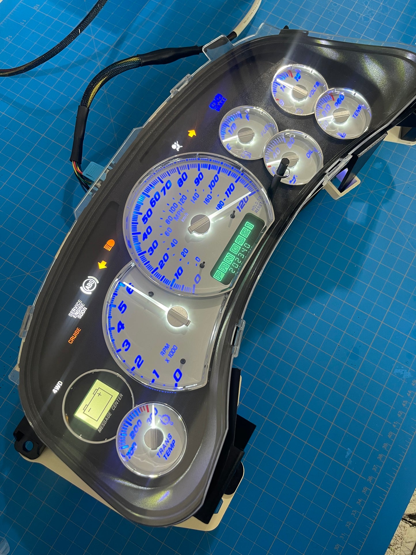 (GlOW NEEDLES) 1999-2002 OEM GMC/Chevrolet REBUILT Instrument Gauge Cluster (with Trans Temp) - Speedometerking.com