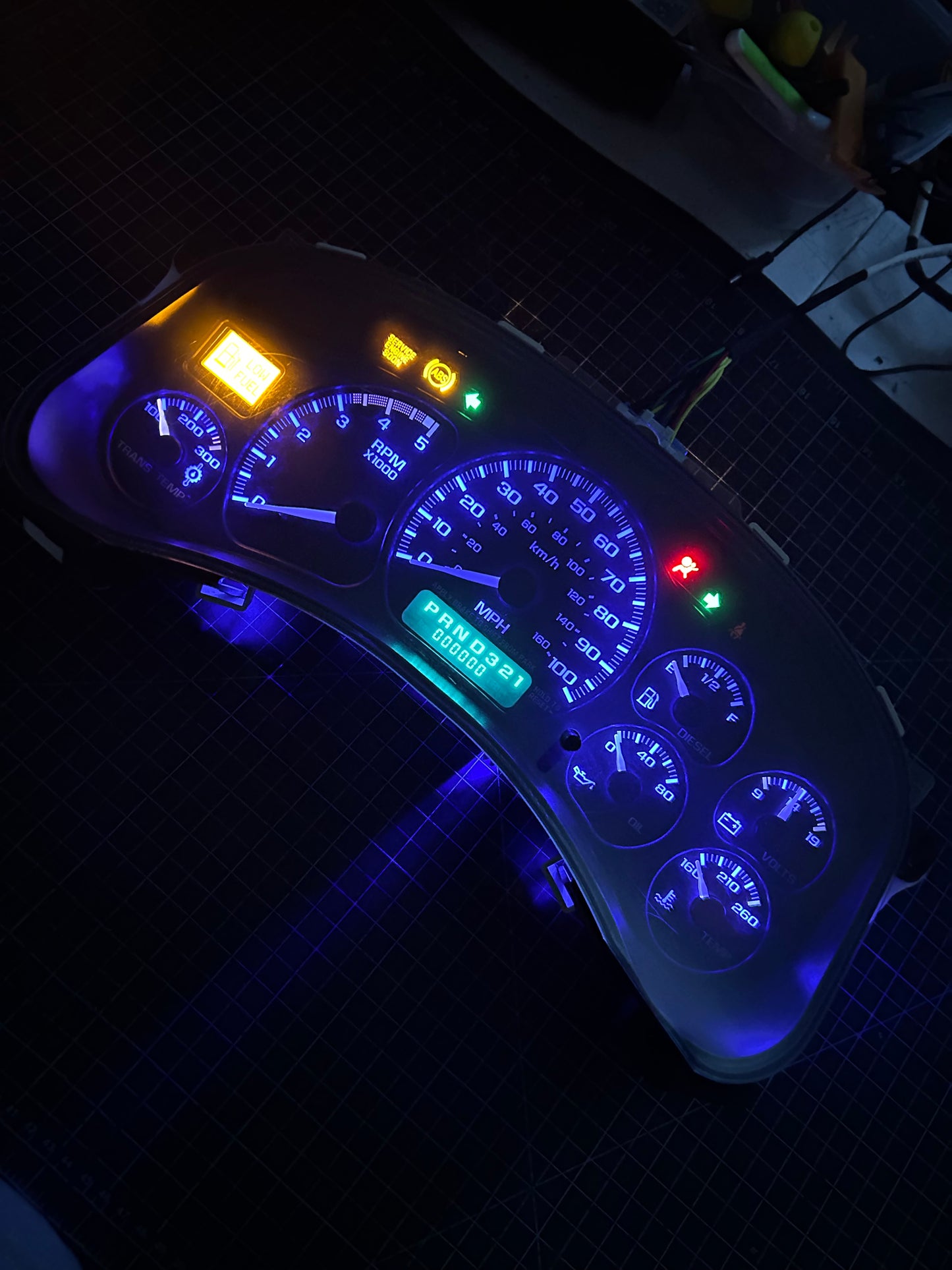 Duramax diesel 1999-2002 White OEM GMC/Chevrolet REBUILT Instrument Gauge Cluster - Speedometerking.com