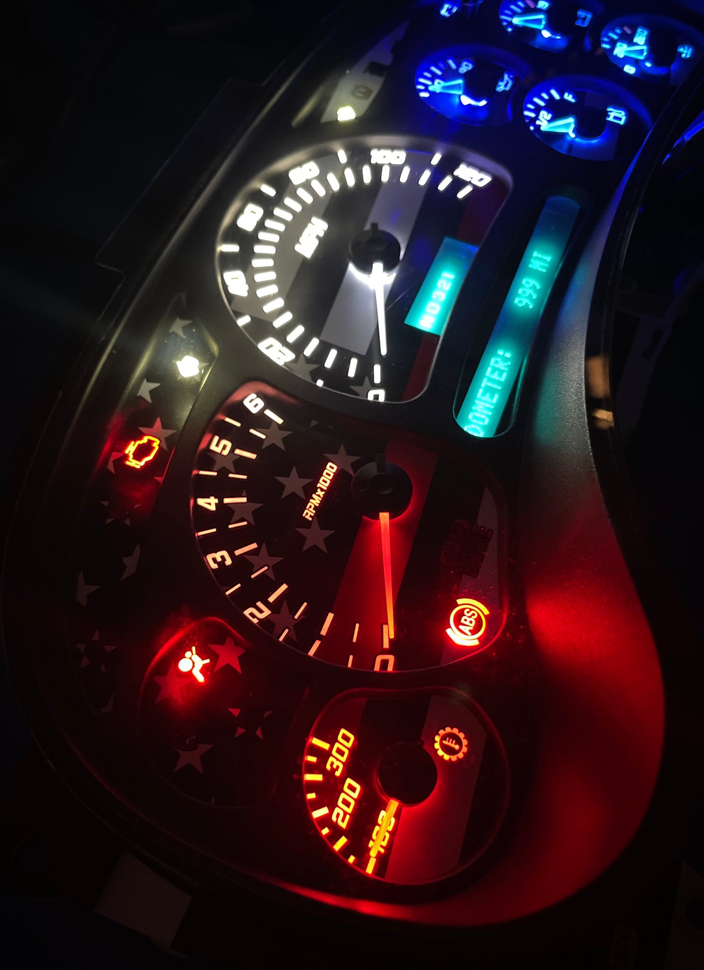 2003-2007 AMERICAN FLAG 7 GLOW NEEDLES Gmc Chevrolet OEM Rebuilt Refurbished Instrument Gauge Cluster Cadillac Escalade , Silverado, Sierra, Tahoe, Denali Suburban, Avalanche, Yukon , W/ Trans Temp (Gold Cadillac Escalade Bezel W/Blue Signals) Speedometer - Speedometerking.com