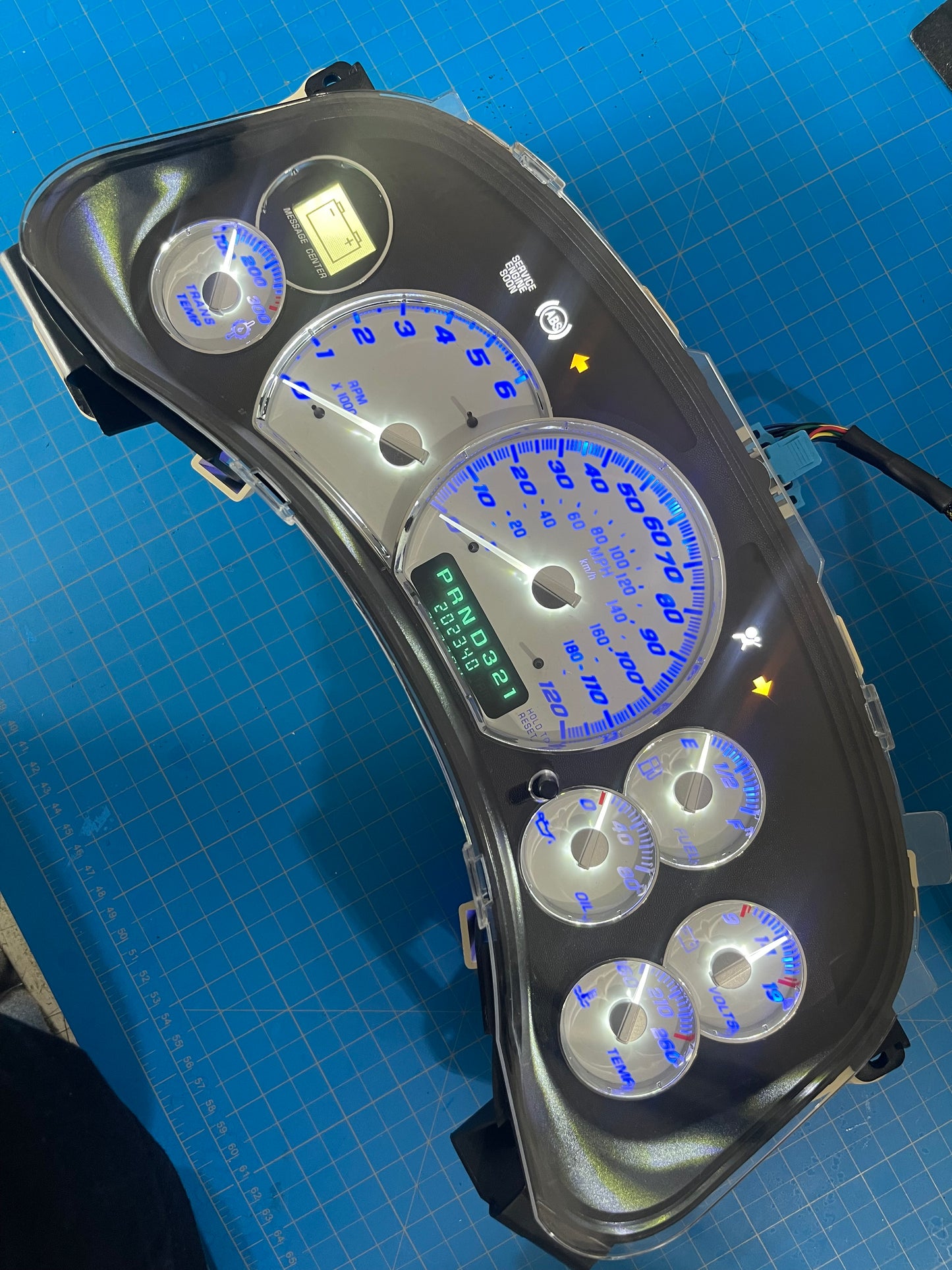 (GlOW NEEDLES) 1999-2002 OEM GMC/Chevrolet REBUILT Instrument Gauge Cluster (with Trans Temp) - Speedometerking.com
