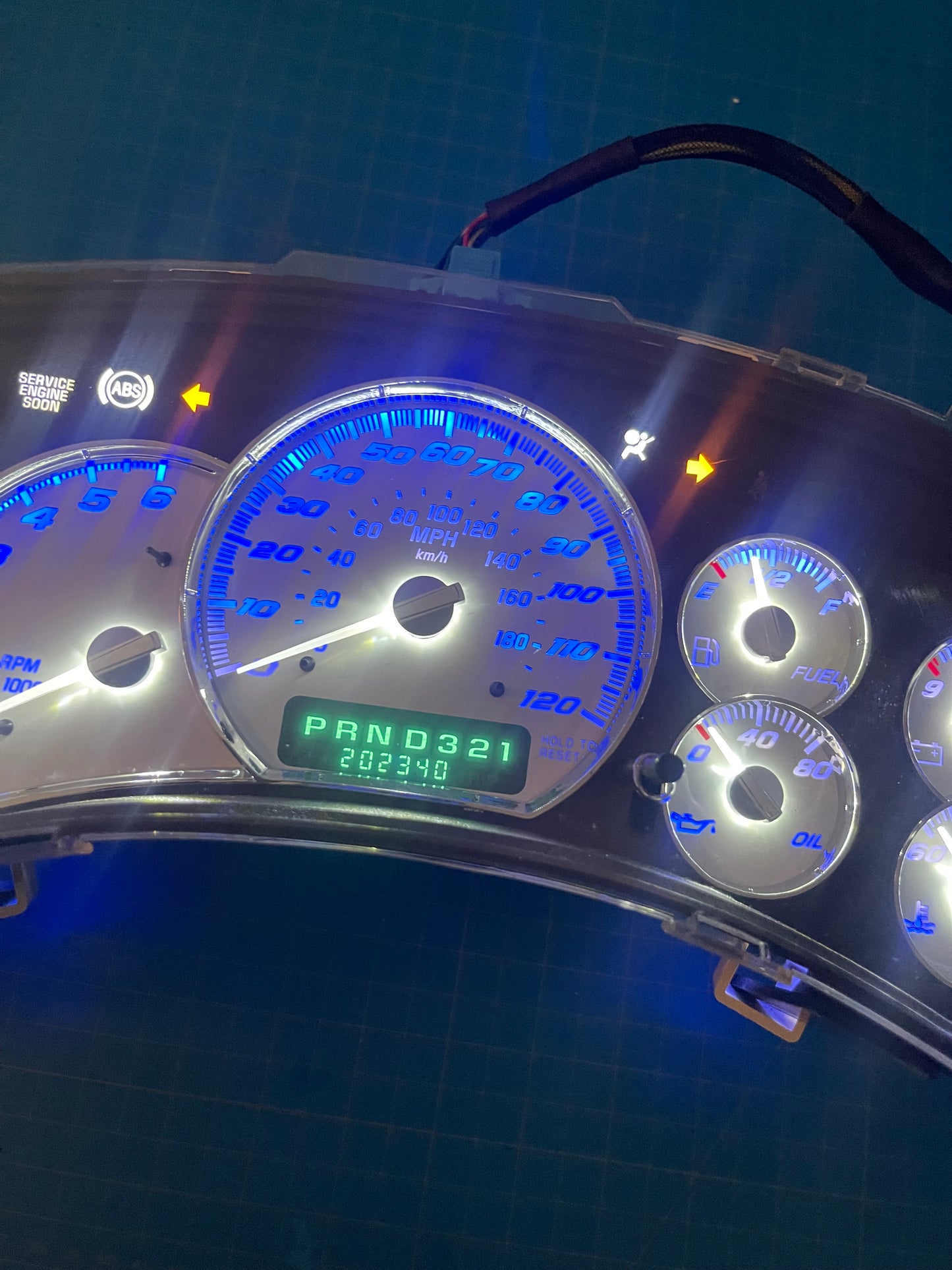(GlOW NEEDLES) 1999-2002 OEM GMC/Chevrolet REBUILT Instrument Gauge Cluster (with Trans Temp) - Speedometerking.com