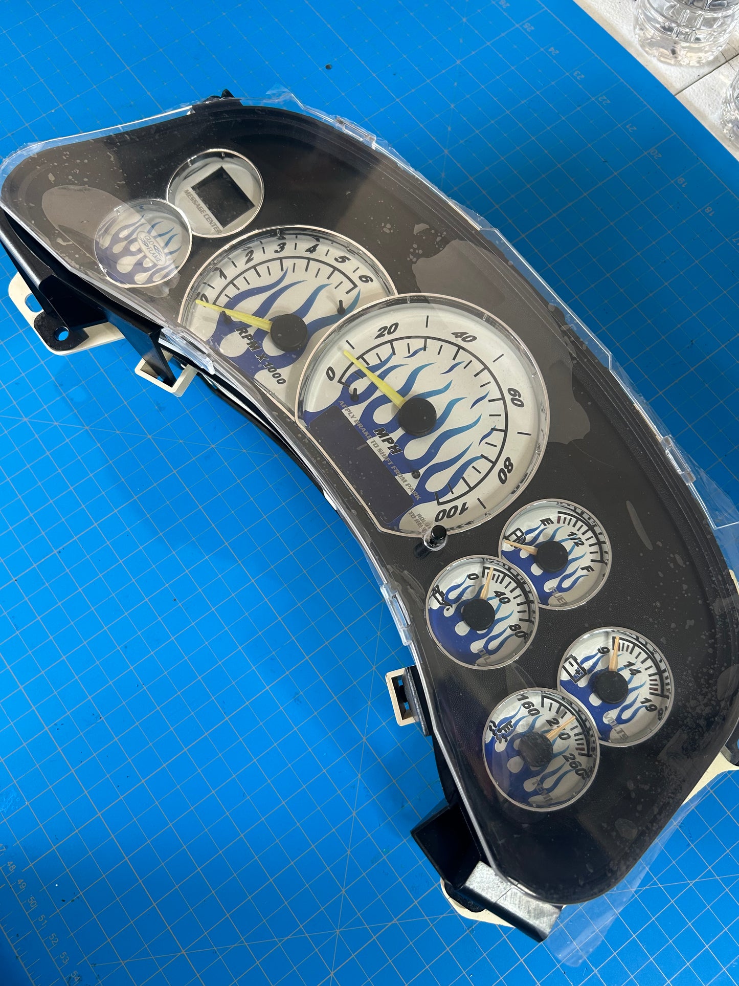 (No Trans Temp) 1999-2002 WHITE, Chevrolet REBUILT Instrument Gauge Cluster with Cadillac Bezel - Speedometerking.com