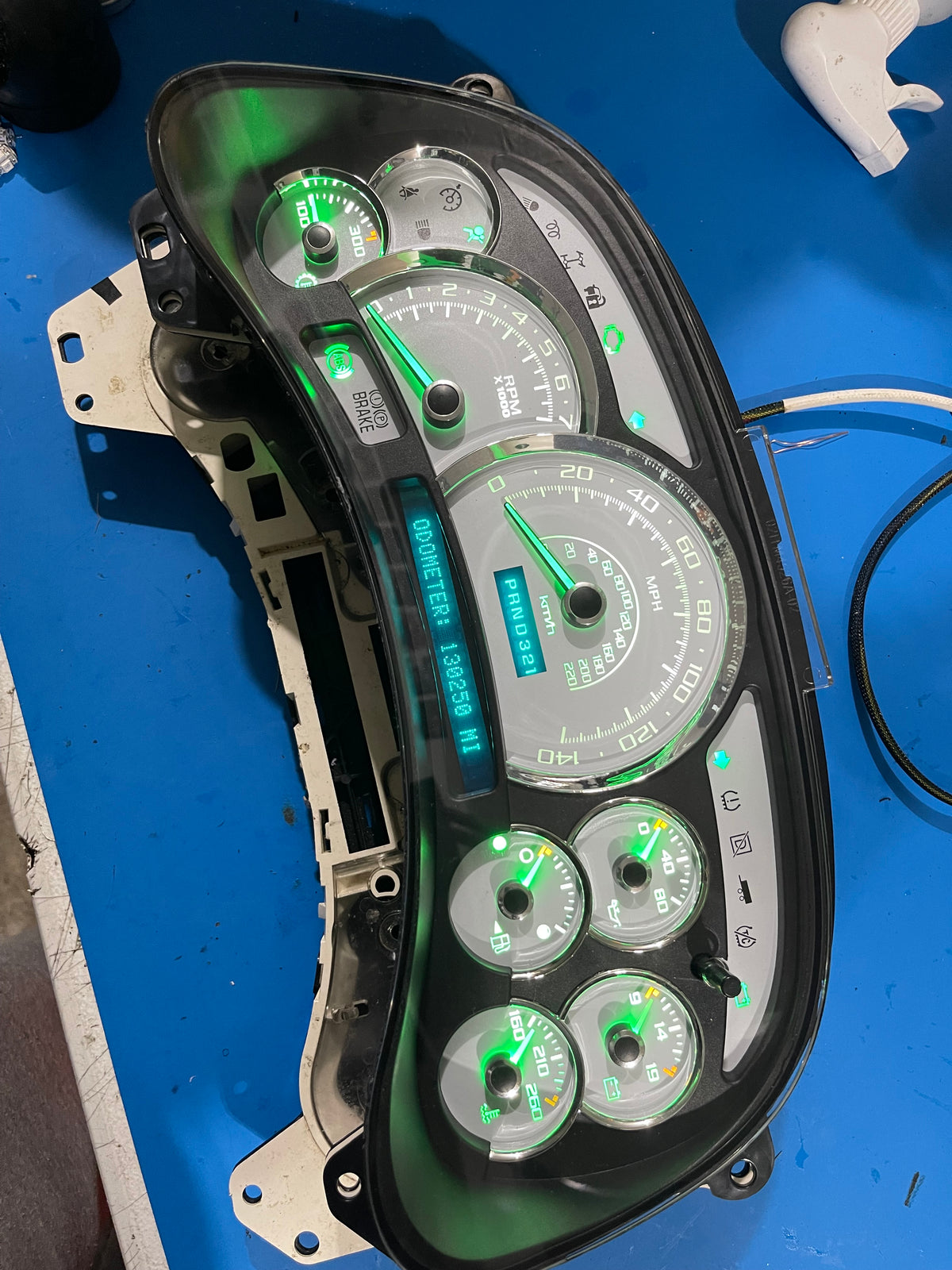 2003-2007 140 MPH 7 Green GLOW NEEDLES Gmc Chevrolet OEM Rebuilt Refurbished Instrument Gauge Cluster Cadillac Escalade , Silverado, Sierra, Tahoe, Denali Suburban, Avalanche, Yukon , W/ Trans Temp (Gold Cadillac Escalade Bezel W/Blue Signals) Speedometer - Speedometerking.com
