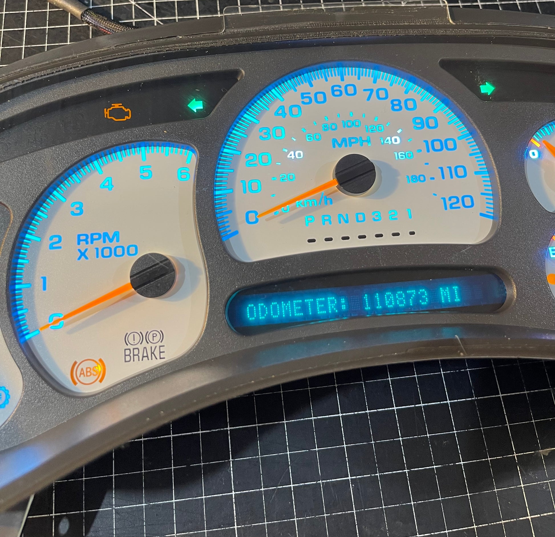 White background Blue letters white LED 2006 2007 Chevy Silverado Sierra Tahoe Denali Suburban Avalanche Yukon Escalade 06 07 Speedometer Instrument Gauge Cluster - Speedometerking.com