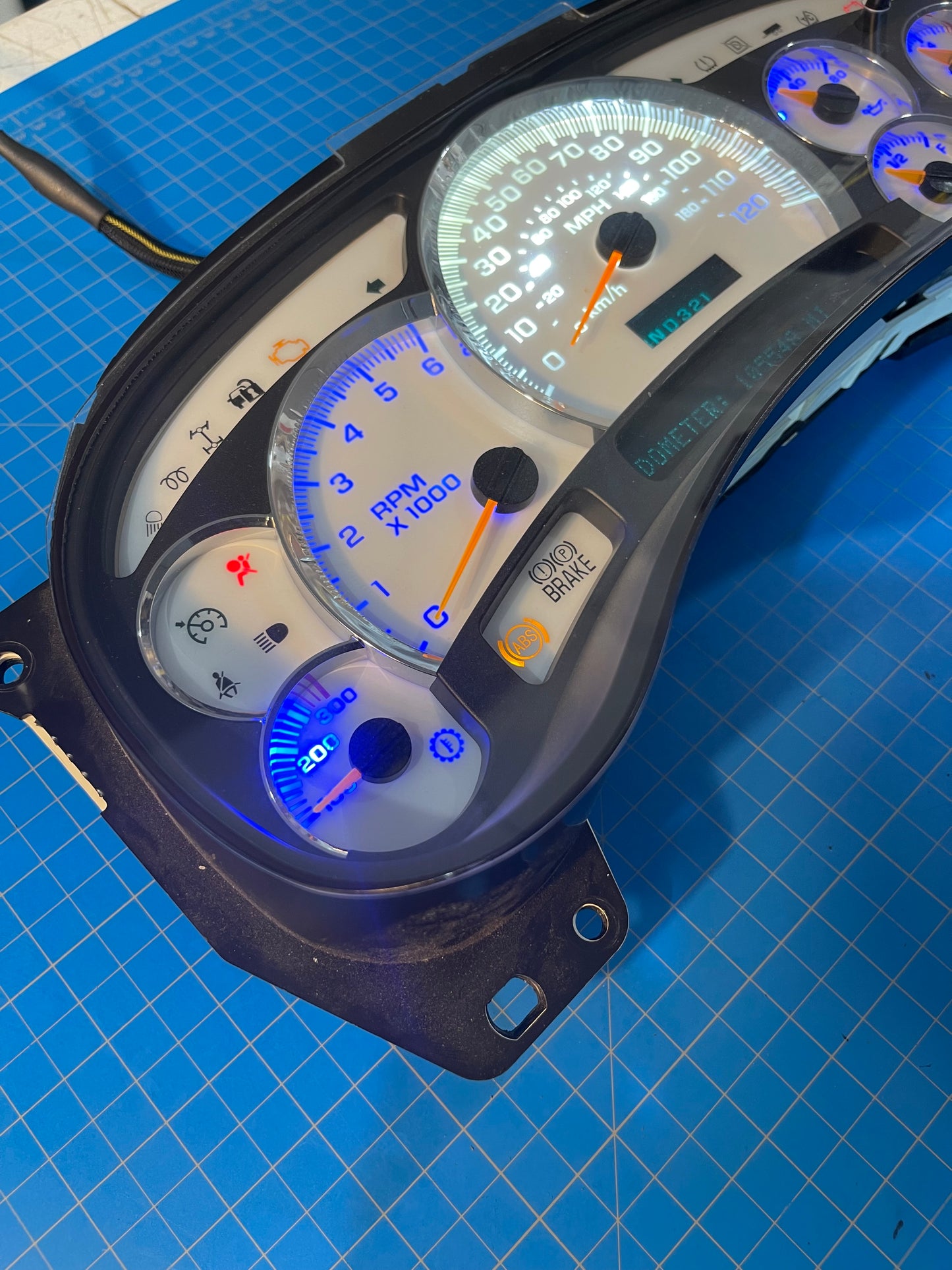 Cadi Bezel BLUE/WHITE LED’s 2003 2004 2005 2006 Chevy Silverado Sierra Tahoe Denali Suburban Avalanche Yukon Escalade 03 04 05 W/ Trans Temp Speedometer Instrument Gauge Cluster - Speedometerking.com